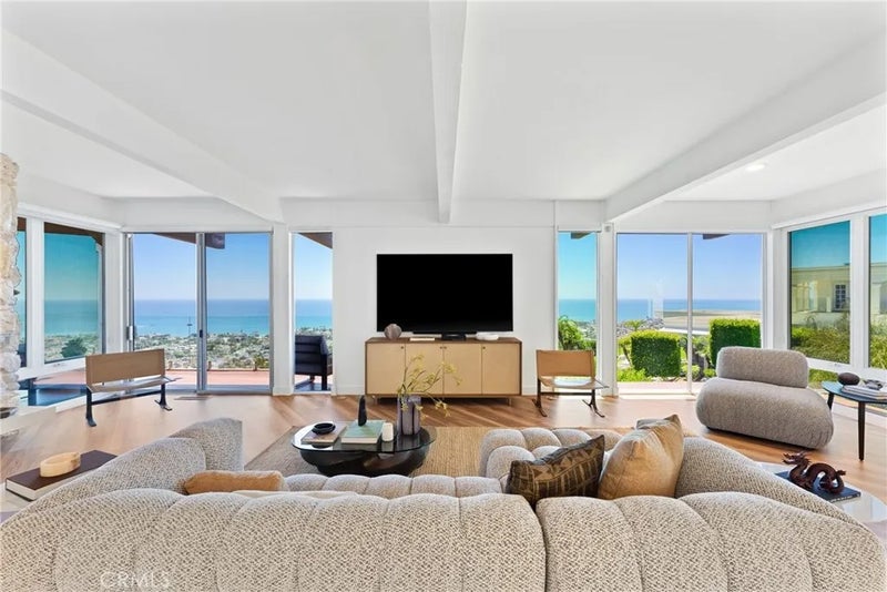 1201 Via La Jolla