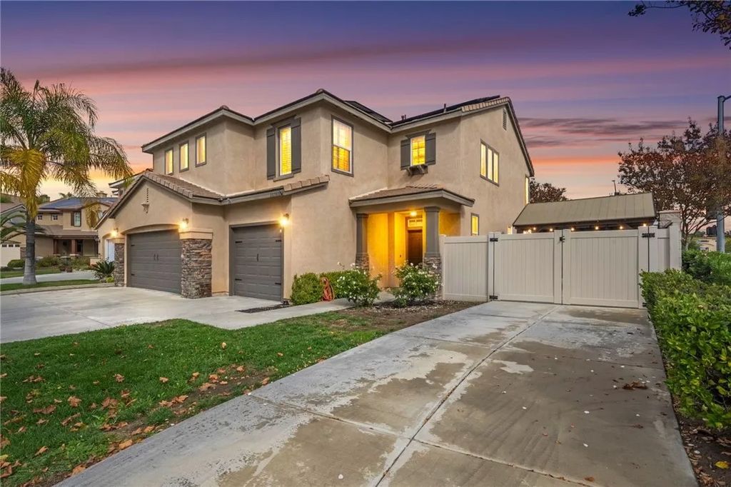 Photo of 26586 Weston Hills Drive, Murrieta, CA 92563 (MLS # SW25262038)
