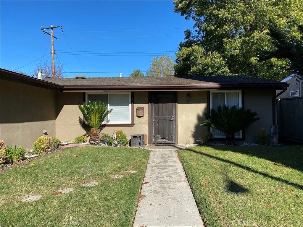 Photo of 19137 Pleasantdale St, Canyon Country, CA 91351 (MLS # SR26013375)