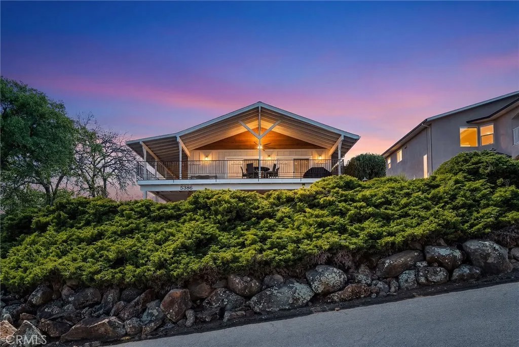5386 Royal Oaks