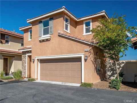 Photo of 19703 Kamm Ct, Canyon Country, CA 91351 (MLS # SB25245005)