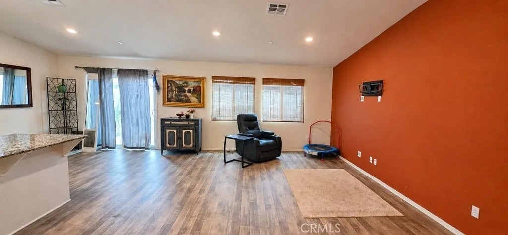 377 White Gate