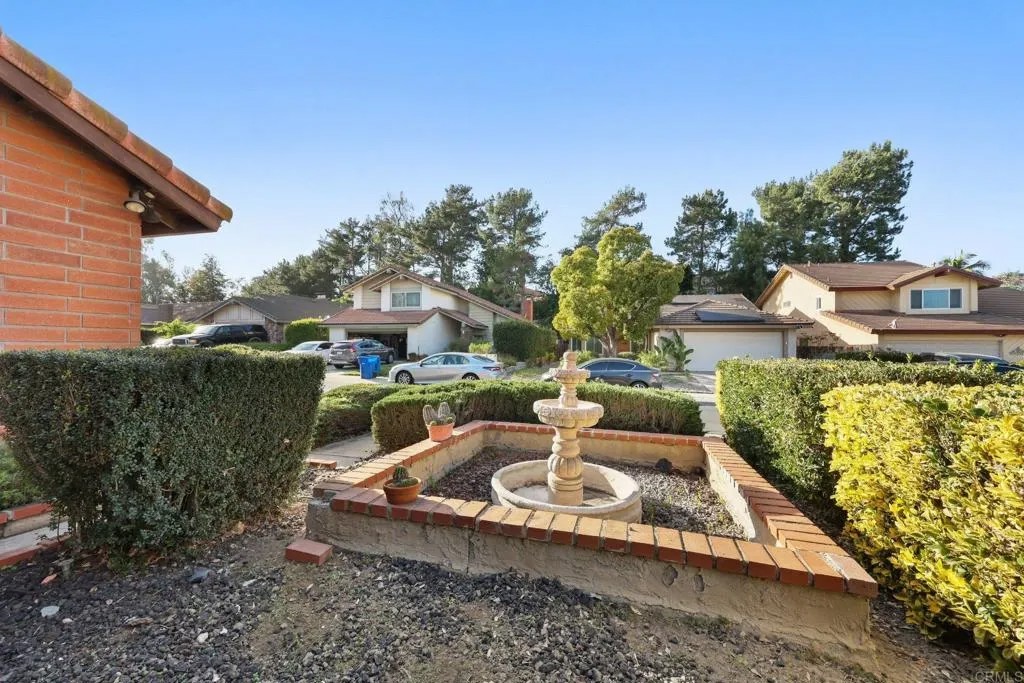 10527 Moorpark Street