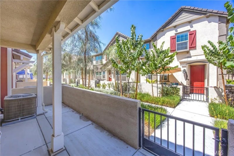 4215 E Carmel Privado