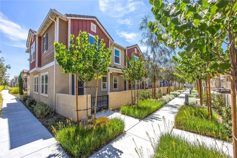 4215 E Carmel Privado