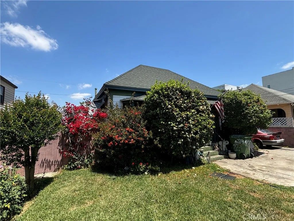 Photo of 223 E 28th Street, Los Angeles, CA 90011 (MLS # IV26033921)