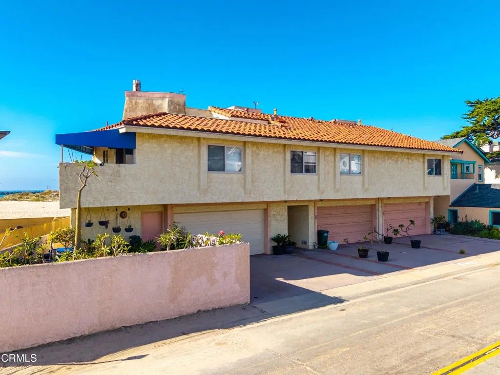 Photo of 3301 Ocean Drive, Oxnard, CA 93035 (MLS # V1-33803)