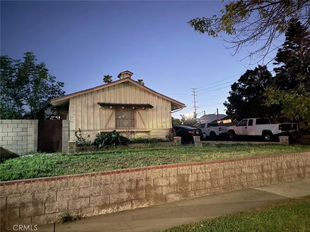 1068 W 10th