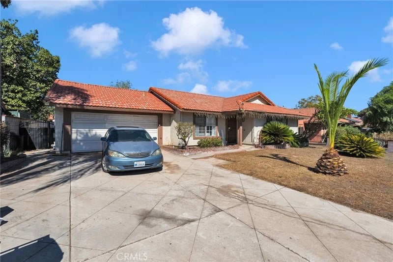 1282 W Hawthorne