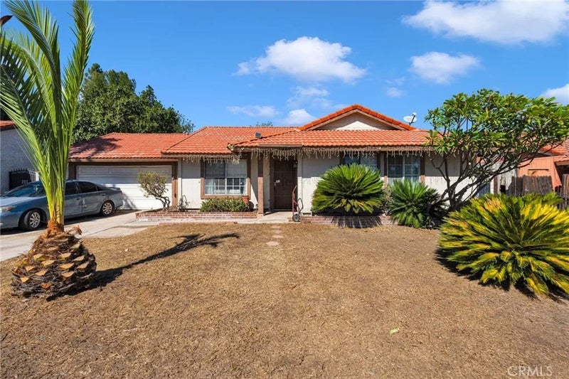 1282 W Hawthorne