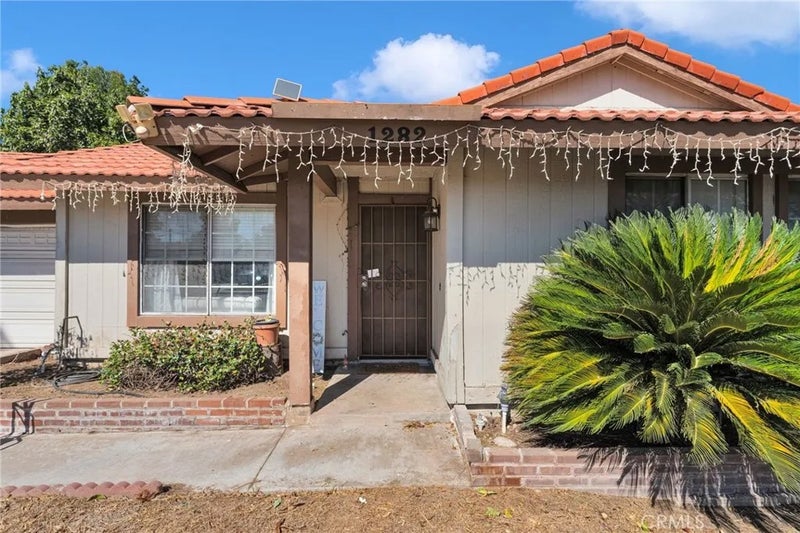 1282 W Hawthorne