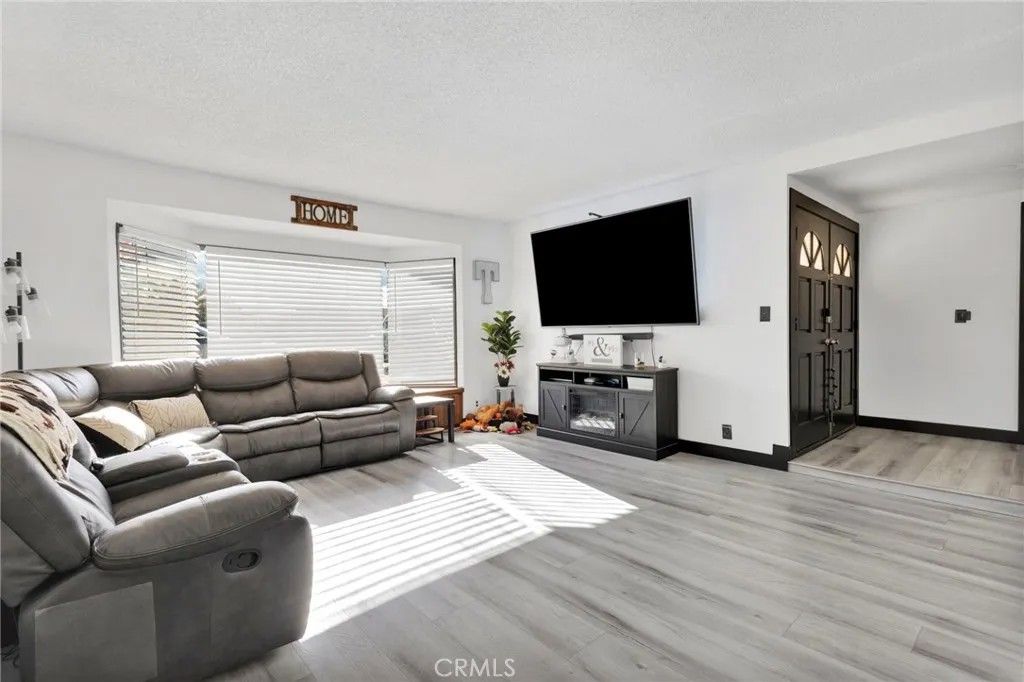 Photo of 14010 Jicarilla Rd, Apple Valley, CA 92307 (MLS # IV26006220)