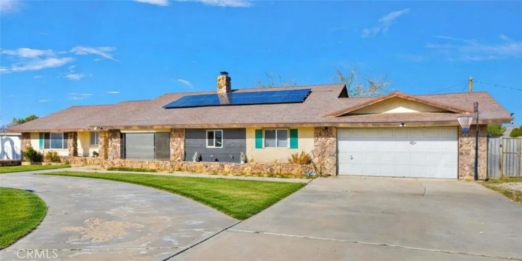 Photo of 14010 Jicarilla Rd, Apple Valley, CA 92307 (MLS # IV26006220)