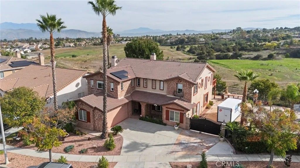 Photo of 3995 Holly Springs Drive, Corona, CA 92881 (MLS # IG25281092)