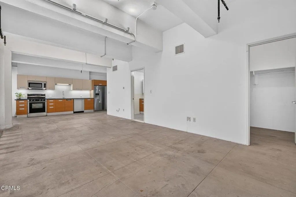 746 S Los Angeles Street 809