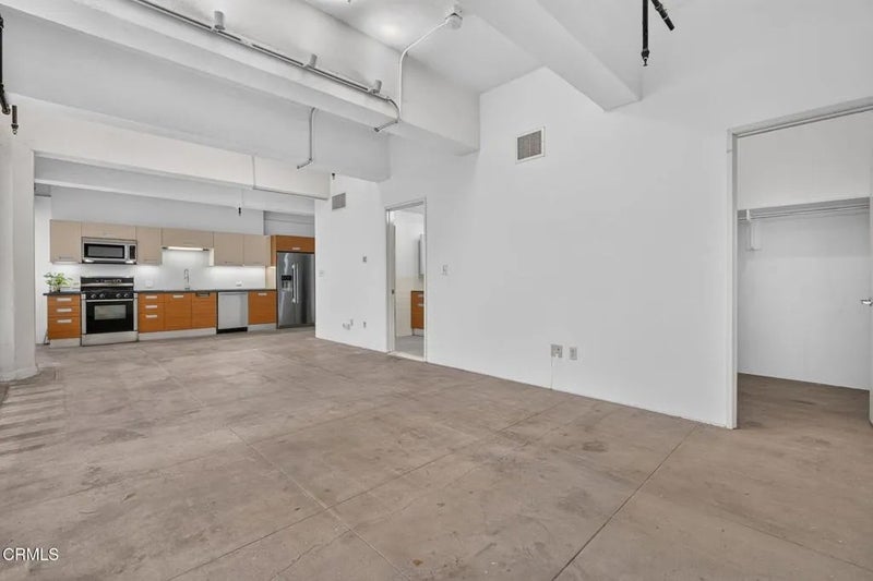 746 S Los Angeles Street 809