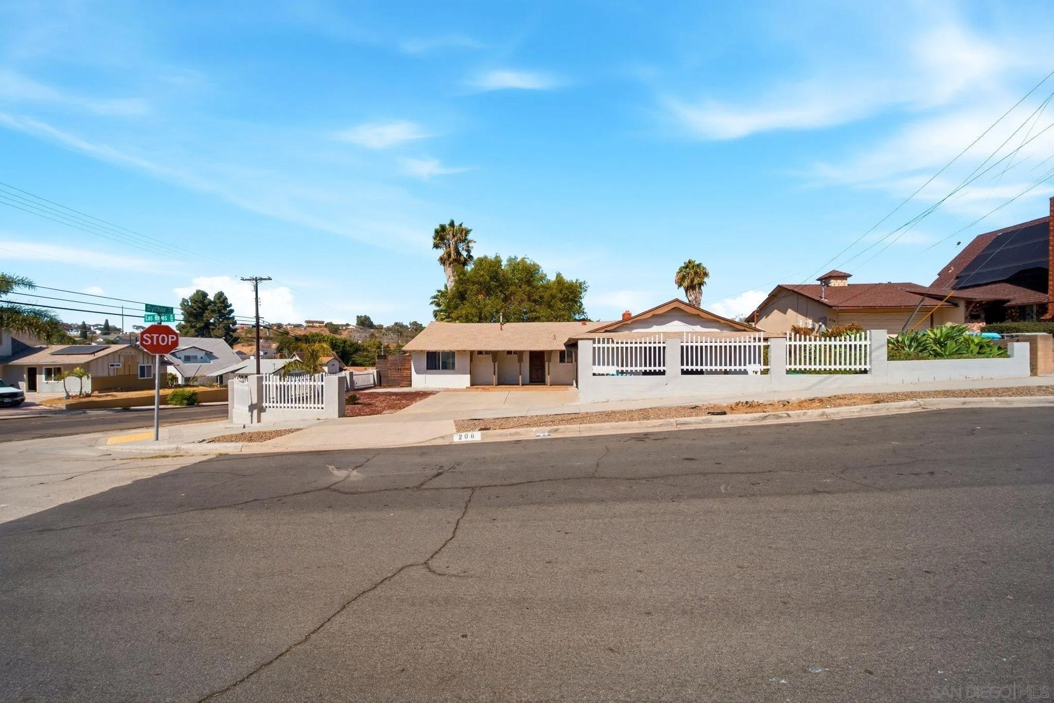 206 Los Reyes Dr