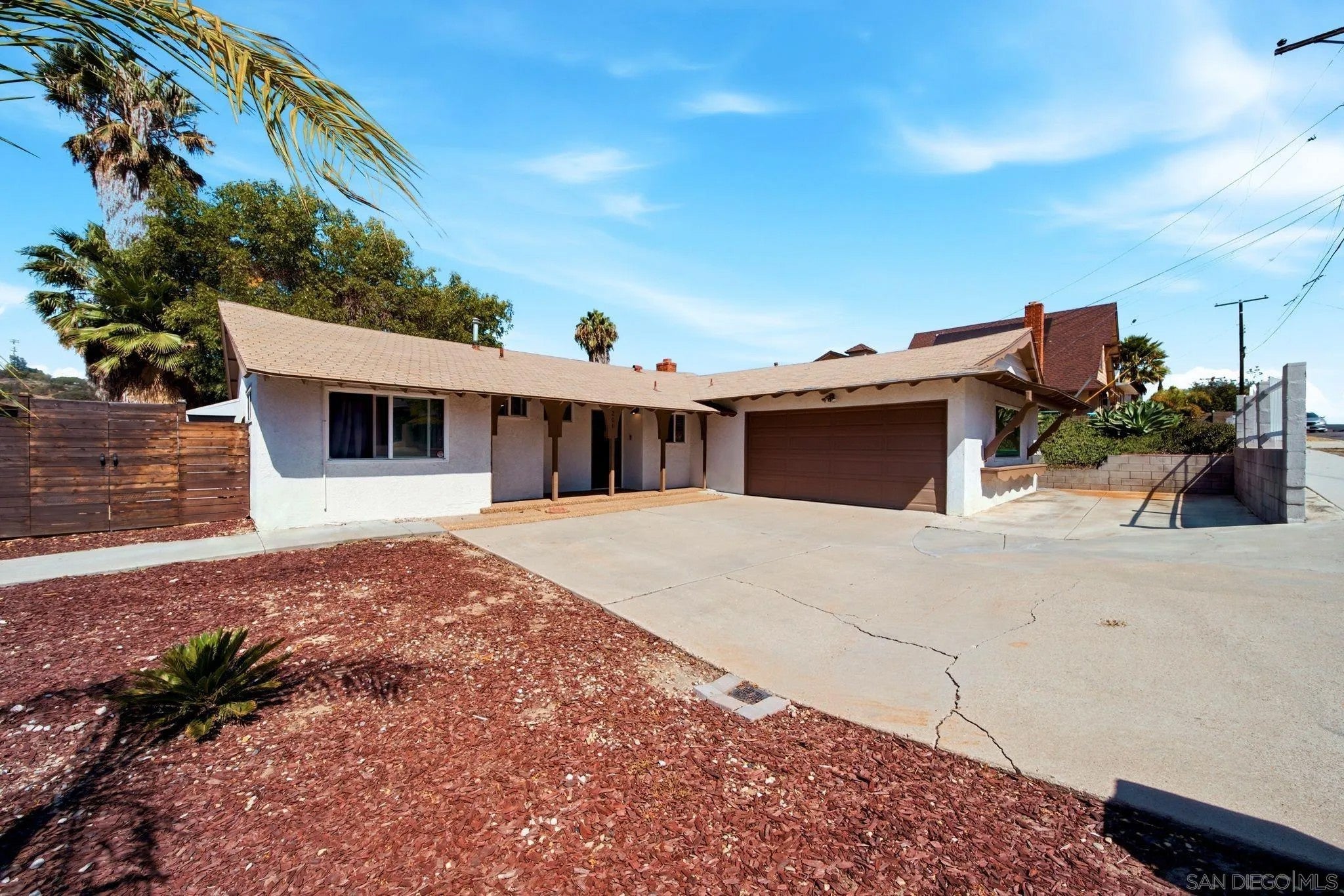 206 Los Reyes Dr