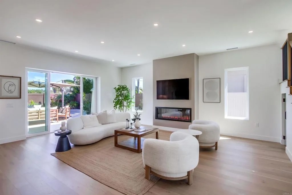 5380 Los Robles Drive 5