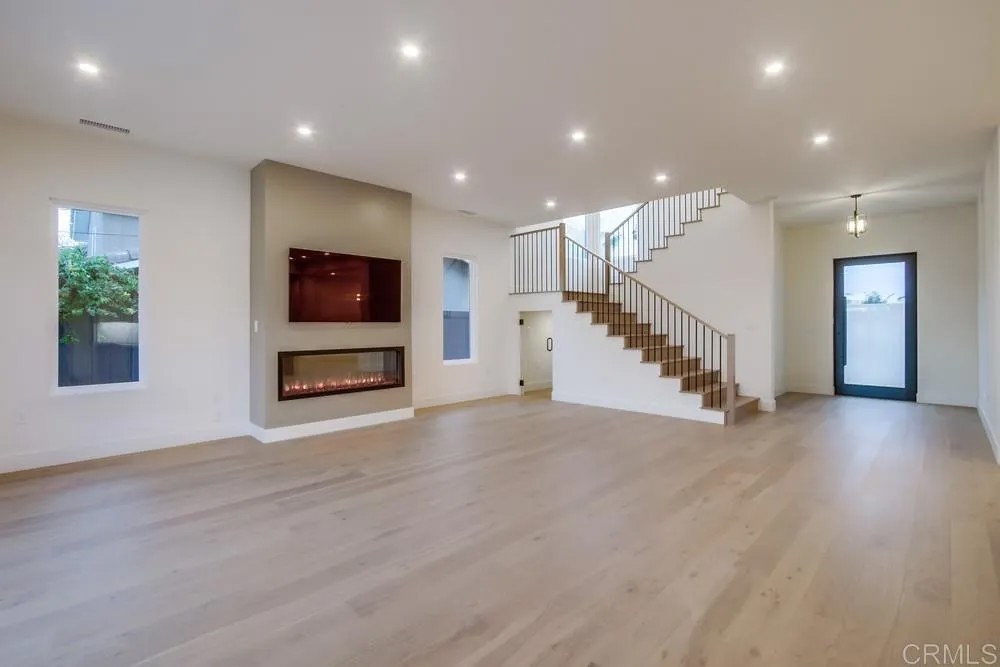 5380 Los Robles Drive 5