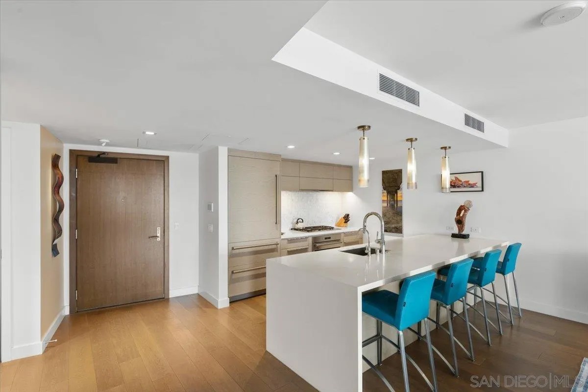 888 W E Street 307