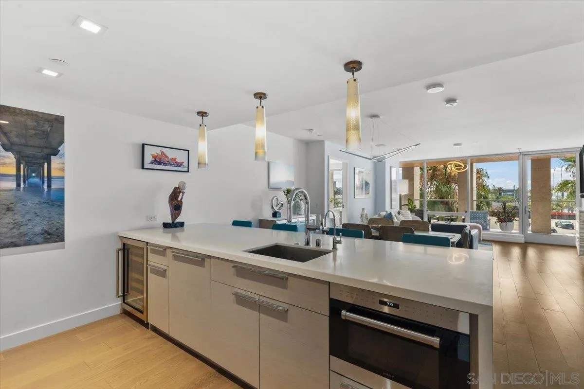 888 W E Street 307