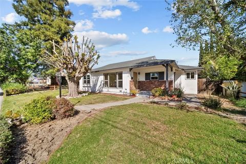 Photo of 8936 Woodley Avenue, North Hills, CA 91343 (MLS # SR26053398)