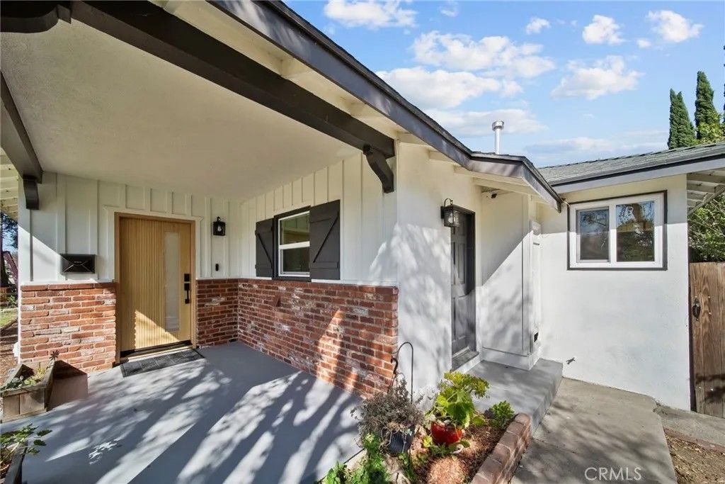 Photo of 8936 Woodley Avenue, North Hills, CA 91343 (MLS # SR26053398)