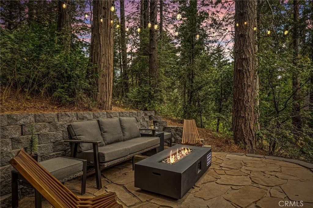 Photo of 804 Sierra Vista, Twin Peaks, CA 92391 (MLS # IG26030549)