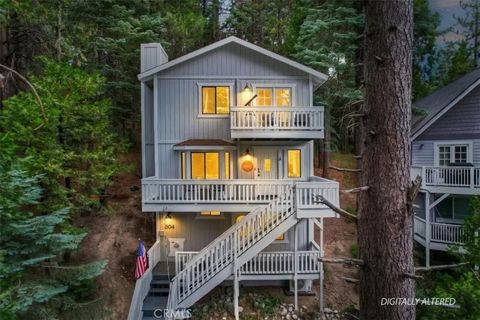 Photo of 804 Sierra Vista, Twin Peaks, CA 92391 (MLS # IG26030549)