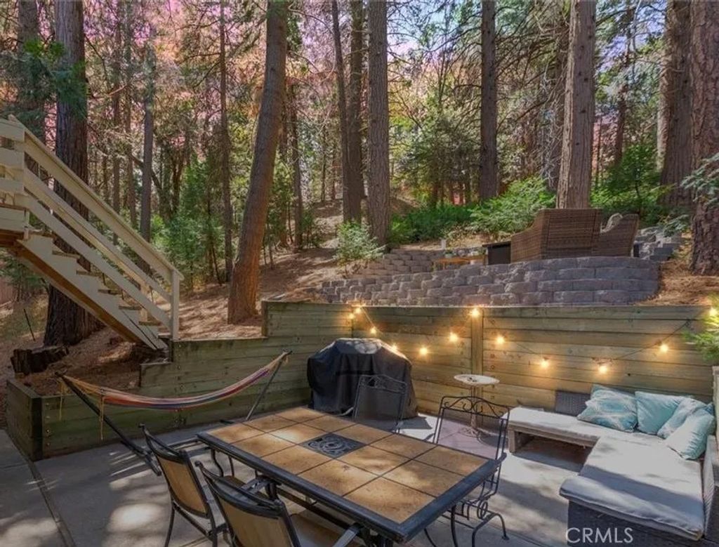 Photo of 804 Sierra Vista, Twin Peaks, CA 92391 (MLS # IG26030549)