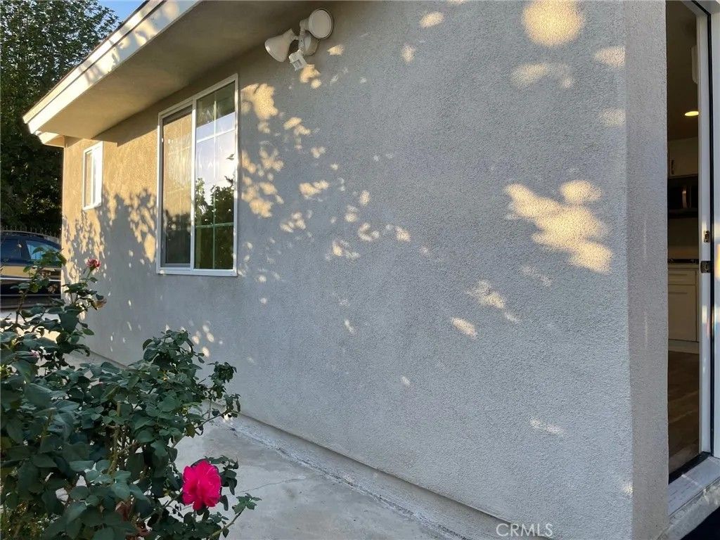 Photo of 18927 Erwin Street, Tarzana, CA 91335 (MLS # BB26045638)