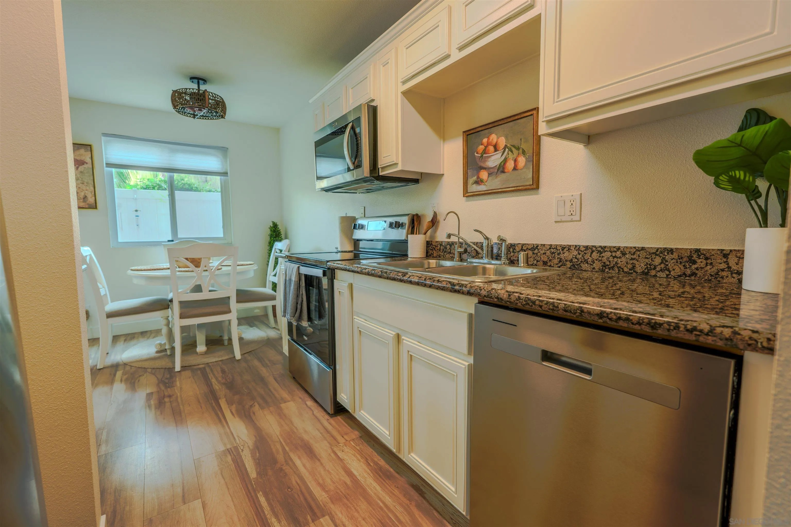 930 Peach Ave 2