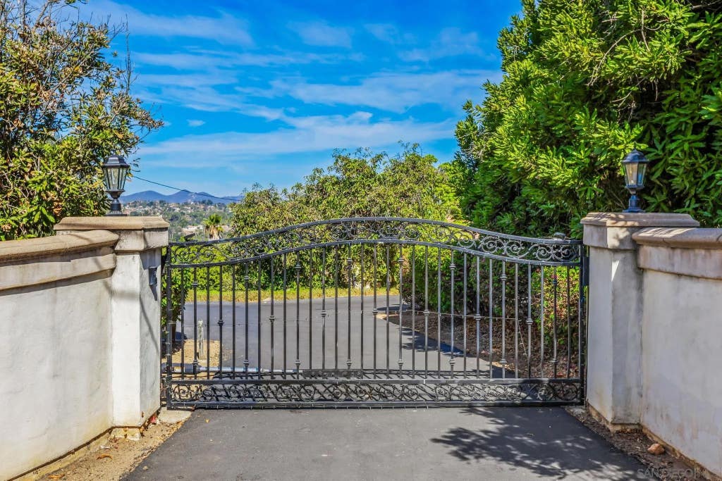 Photo of 3209 Mary Ln, Escondido, CA 92025 (MLS # 260020710)