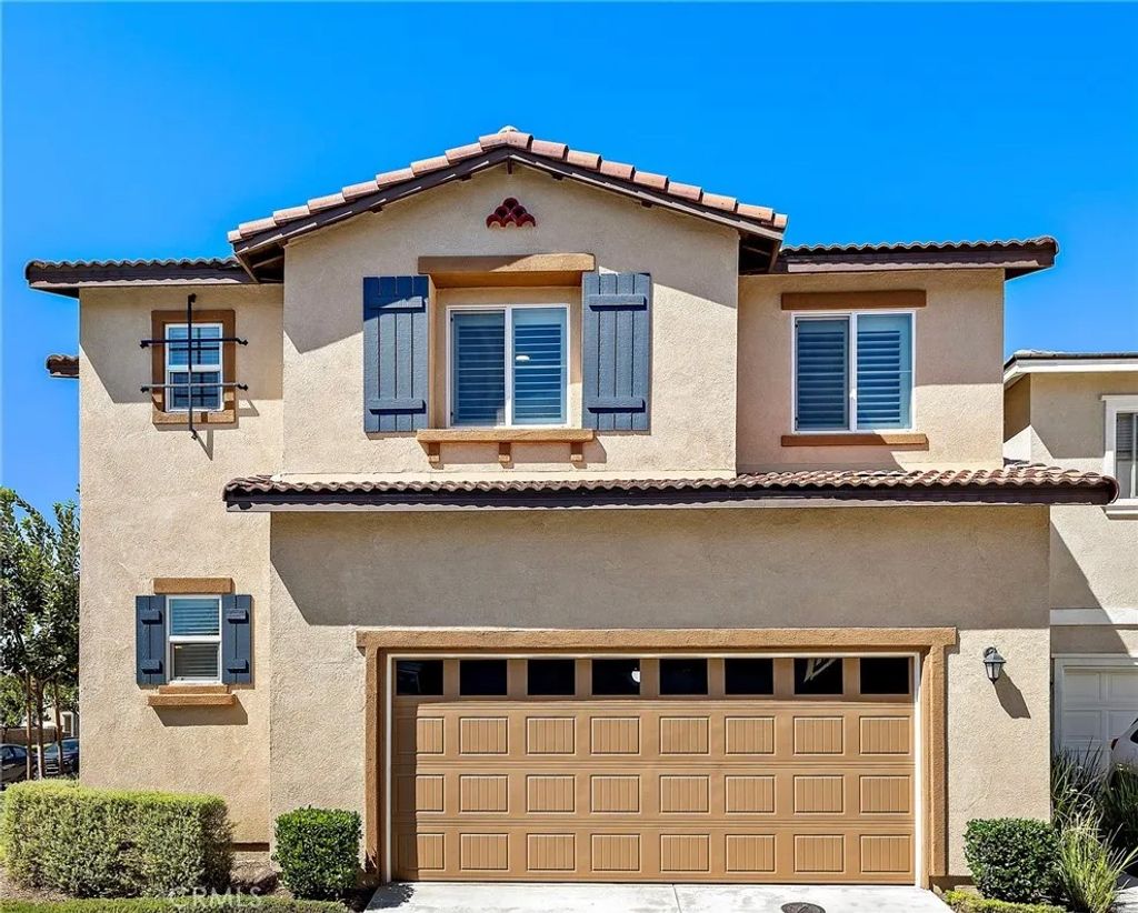Photo of 41461 Winterberry ST, Murrieta, CA 92562 (MLS # SW26102800)
