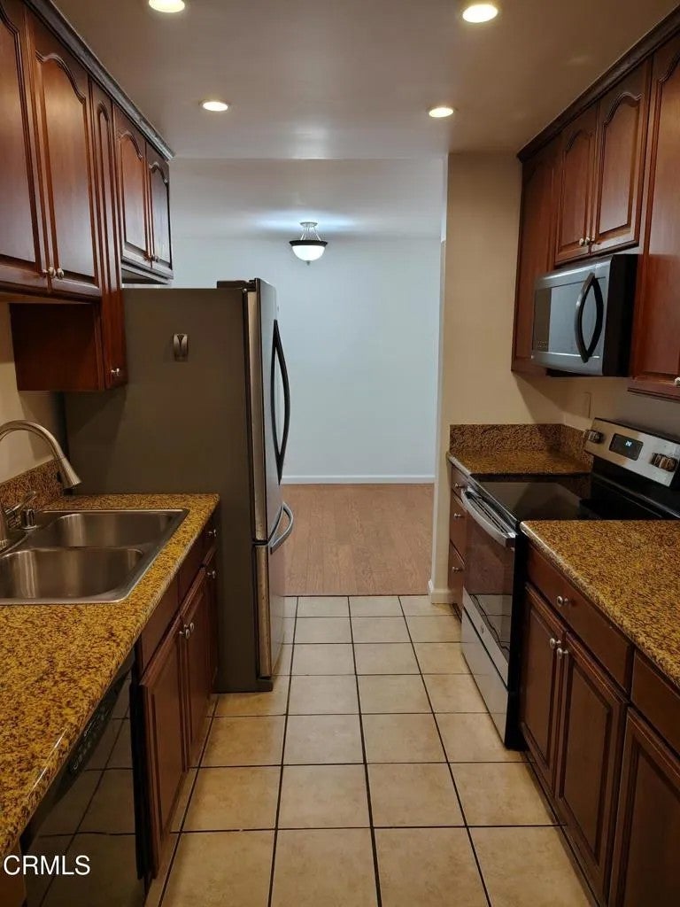 18307 Burbank 51