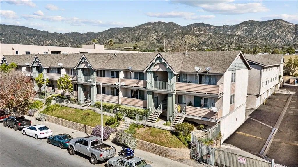 Photo of 13144 Bromont Ave, Sylmar, CA 91342 (MLS # SR26046759)