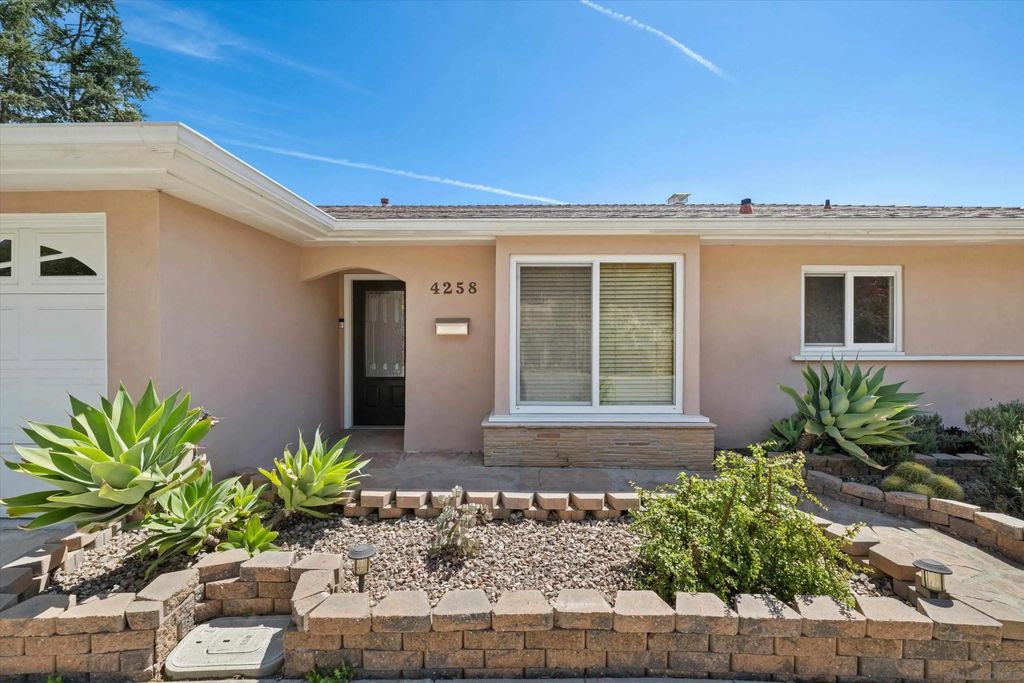 Photo of 4258 Summit Dr, La Mesa, CA 91941 (MLS # 260009588)