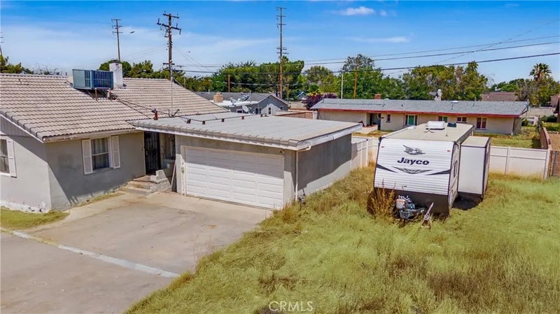 1047 E Lingard Street