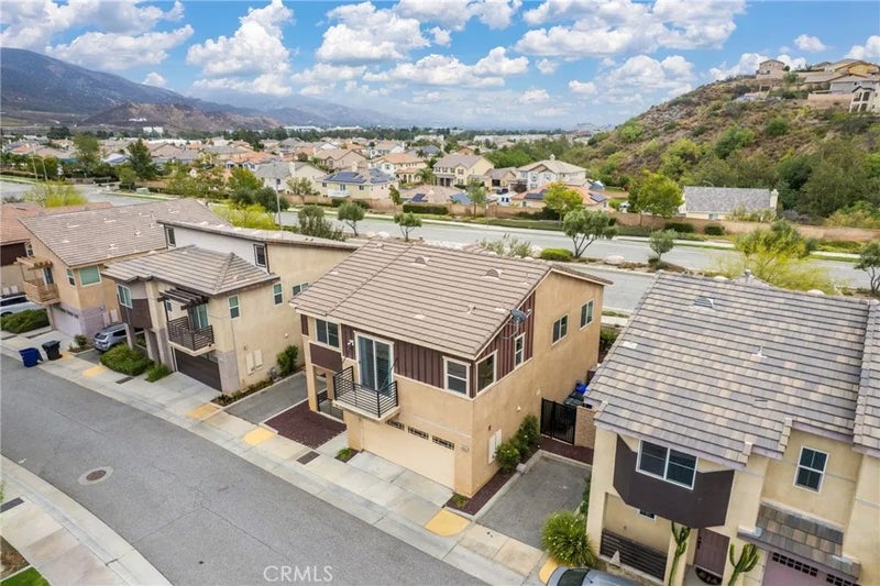 2055 N Colony