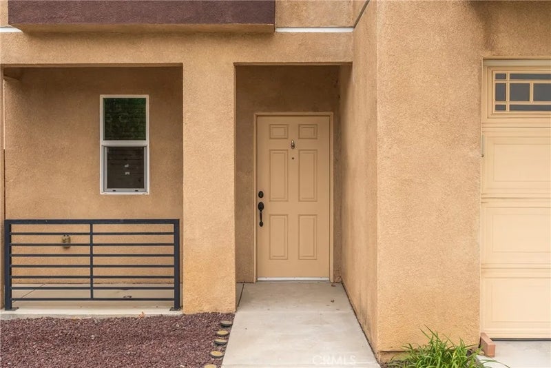 2055 N Colony