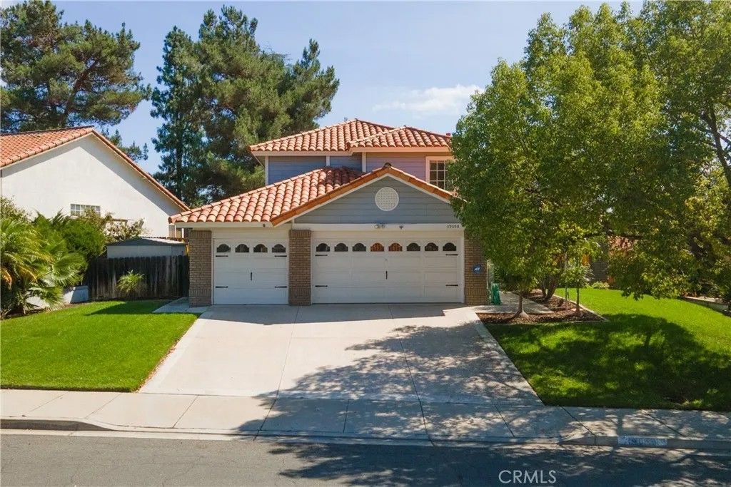 Photo of 39058 Camino Hermosa, Murrieta, CA 92563 (MLS # SW25229112)