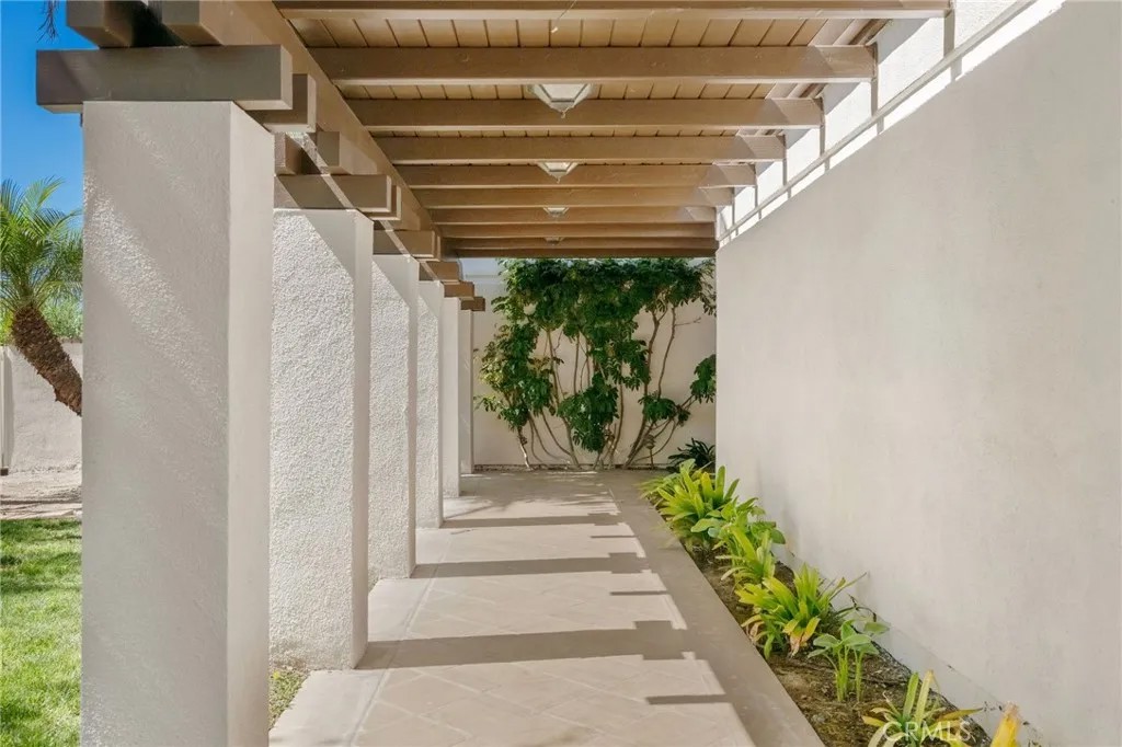 786 Avenida Salvador