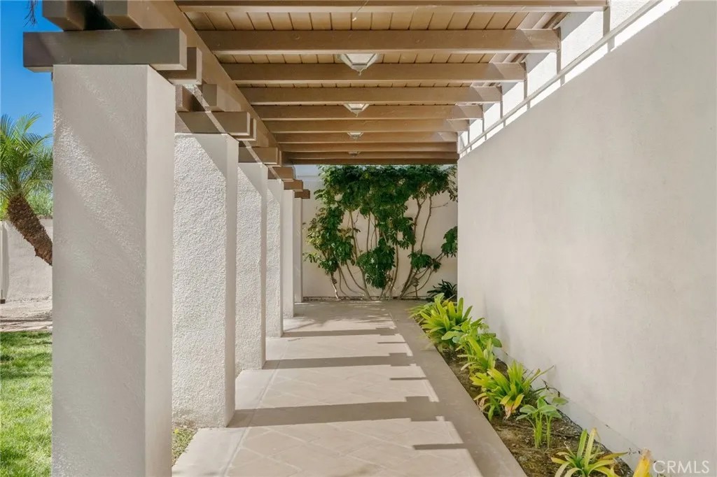 786 Avenida Salvador