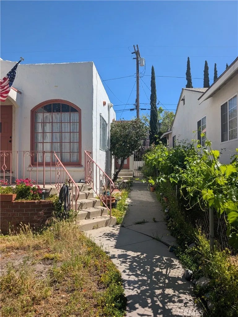 10370 Tujunga Cyn Blvd