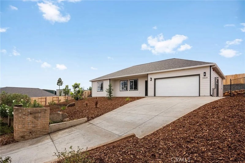 5819 Golden Oaks Road