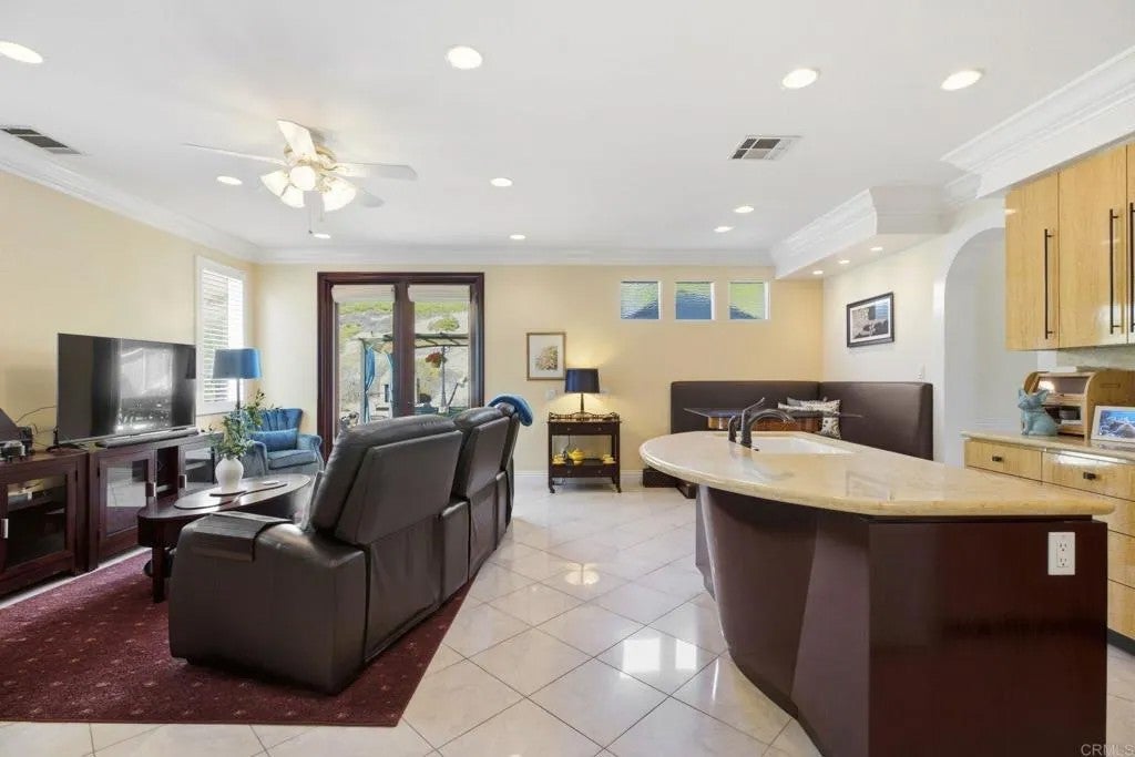 6056 Paseo Pradera