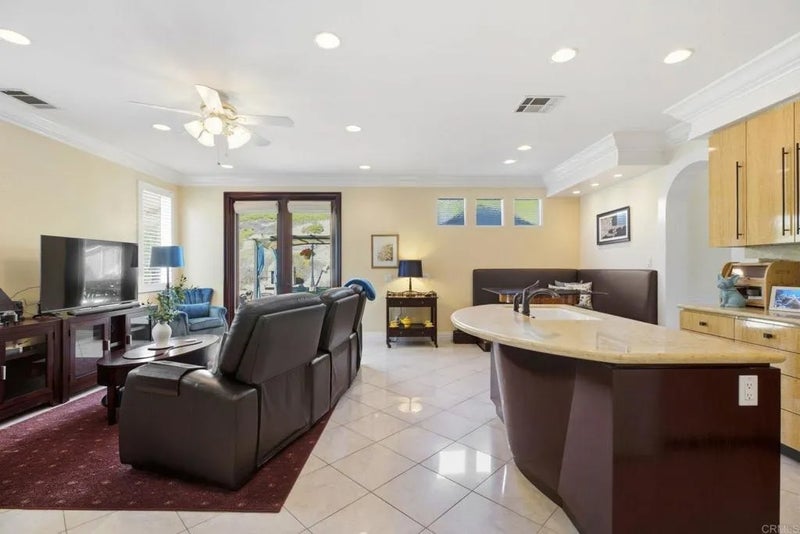 6056 Paseo Pradera