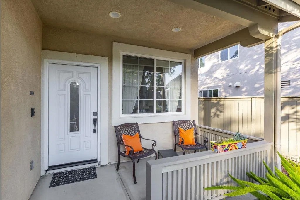 6056 Paseo Pradera
