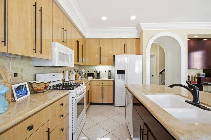 6056 Paseo Pradera